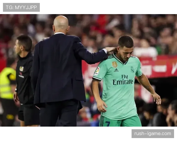 齐达内再现辉煌表现,传奇巨星状态回升引球迷热议 齐达内再现辉煌表现,传奇巨星状态回升引球迷热议