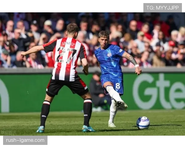 布伦特福德球迷集体发声抗议俱乐部决策，引发广泛关注与热议